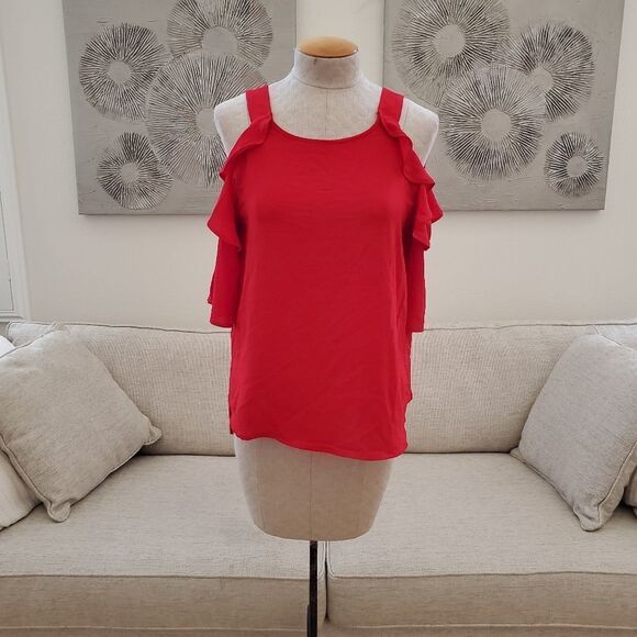 Gibson Cold Shoulder Ruffle Crepe Top size Medium in Red - Picture 1 of 11